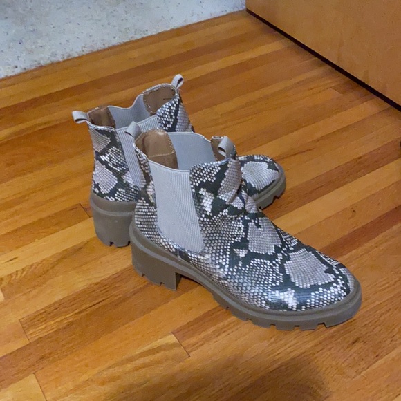 Snake skin boots - Picture 3 of 3